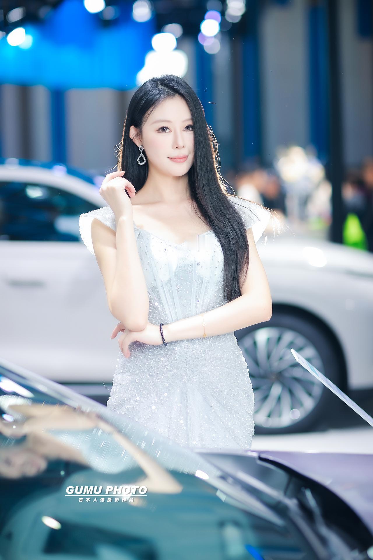 2025贵阳汽车文化节星途展台模特小姐姐