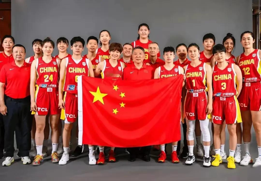 女篮夺季军16小时后，25岁的她，不值得培养！不如U19的冉珂嘉。如果教练用好用