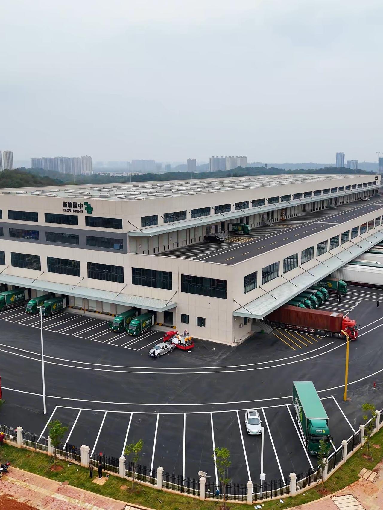 这里就是湖南省第二大寄递枢纽

这里就是湖南省第二大寄递枢纽，单日最高处理180