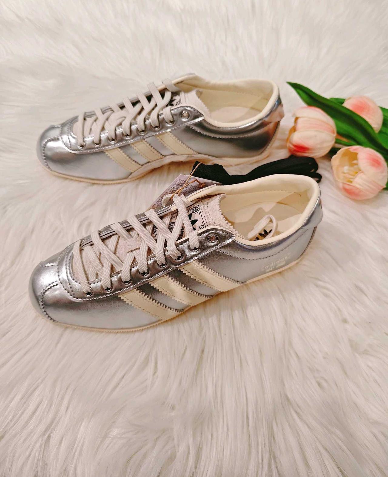 这双adidas三叶草ANFU体现懒人精致感
📍上海 adidas(滔搏鹿都广