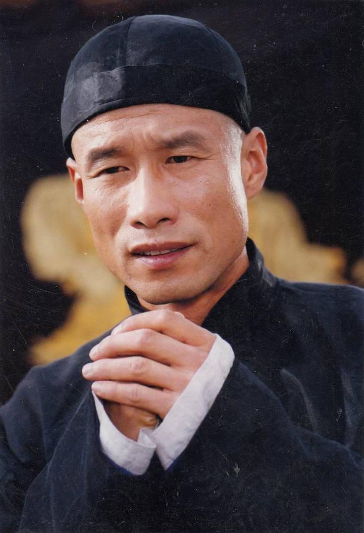 导演，郭宝昌说，一开始白三爷这个角色，根本不是刘佩琦演的，是另一个演员，我选刘佩