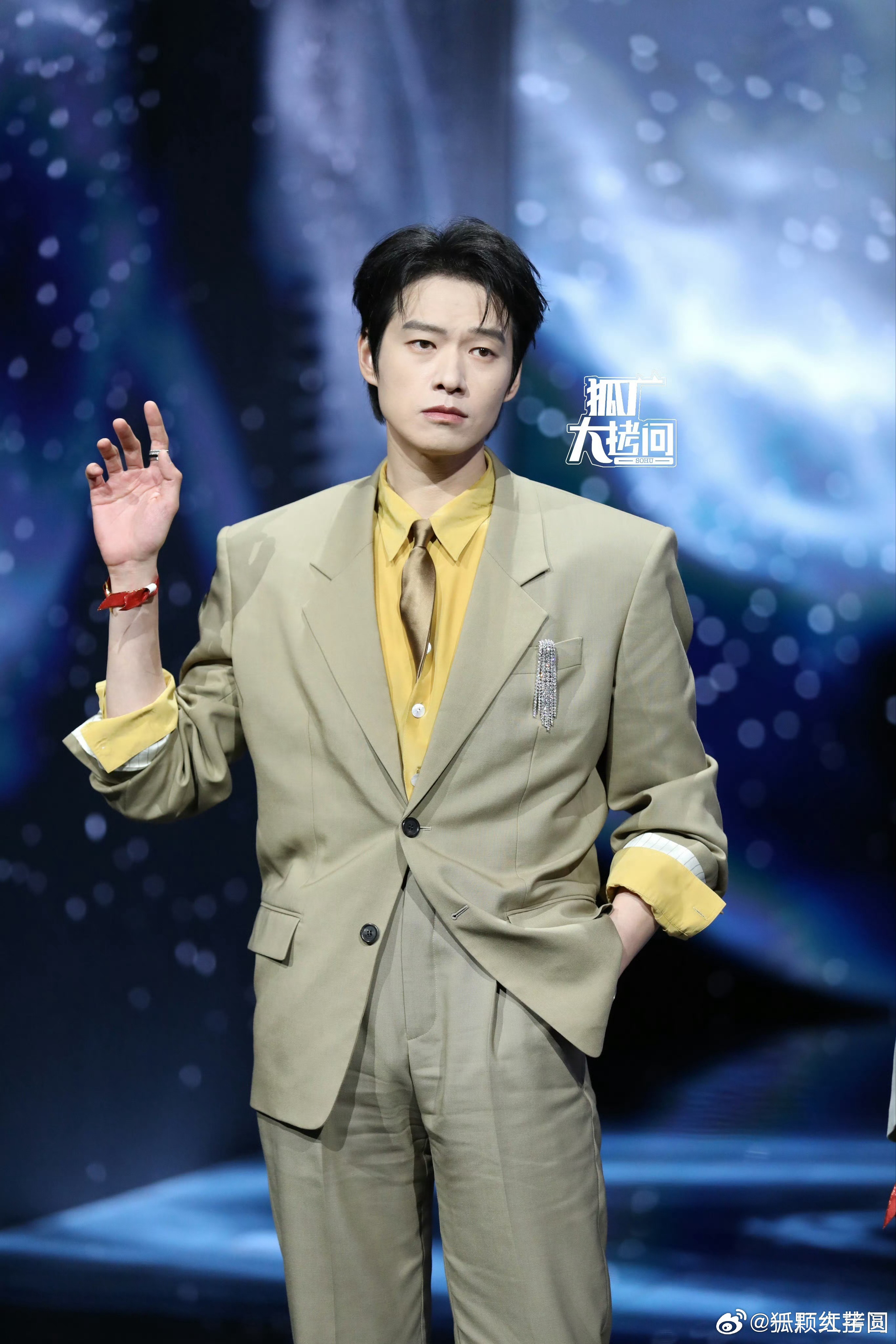 微博之夜红毯男明星红毯第二波生图！白敬亭 张凌赫 敖瑞鹏 魏大勋 陈哲远 周柯宇