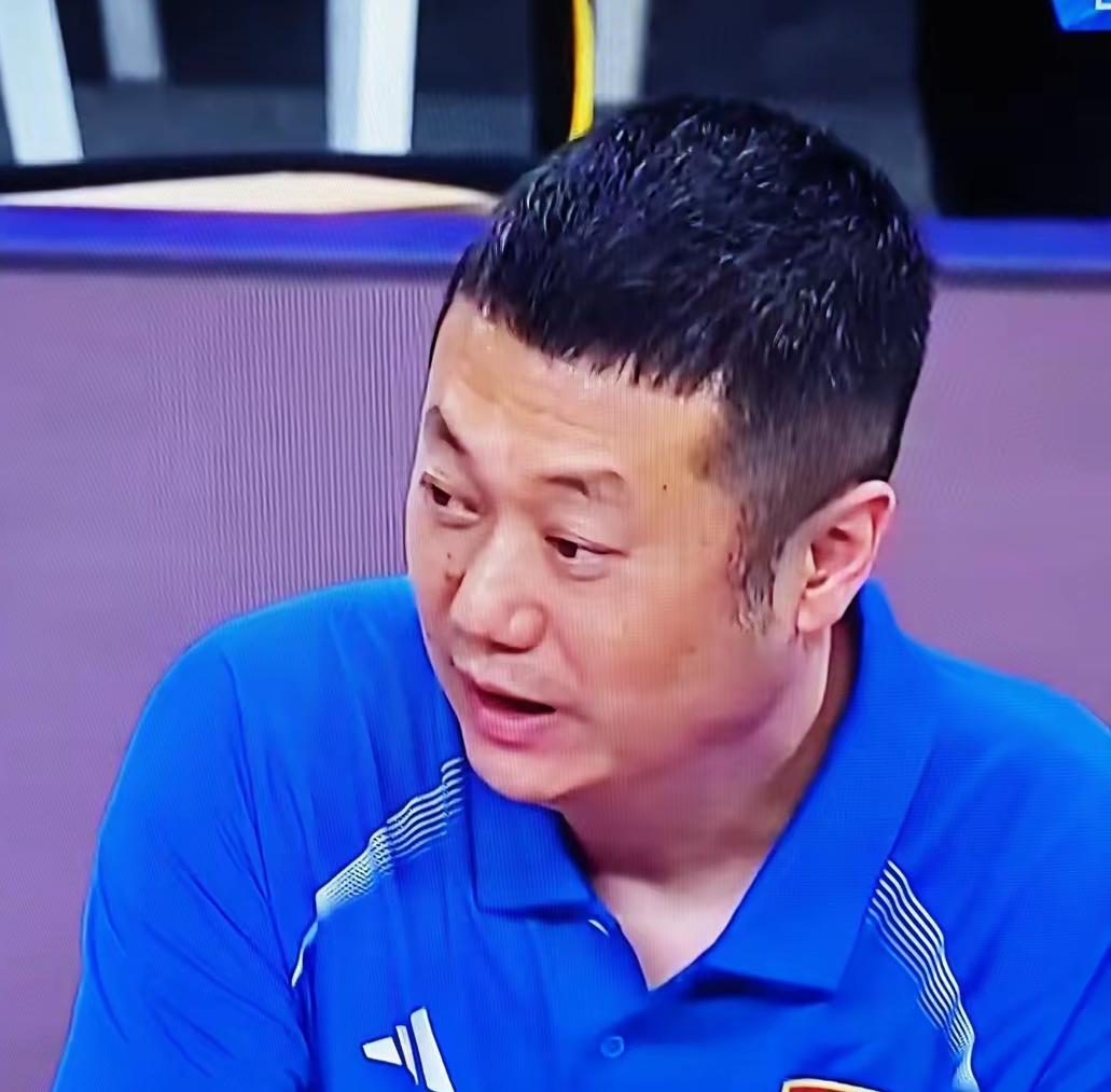 当中国女排获得亚运会冠军的那一刻，主教练赵勇激动的泪流满面，接手中国女排这两年里