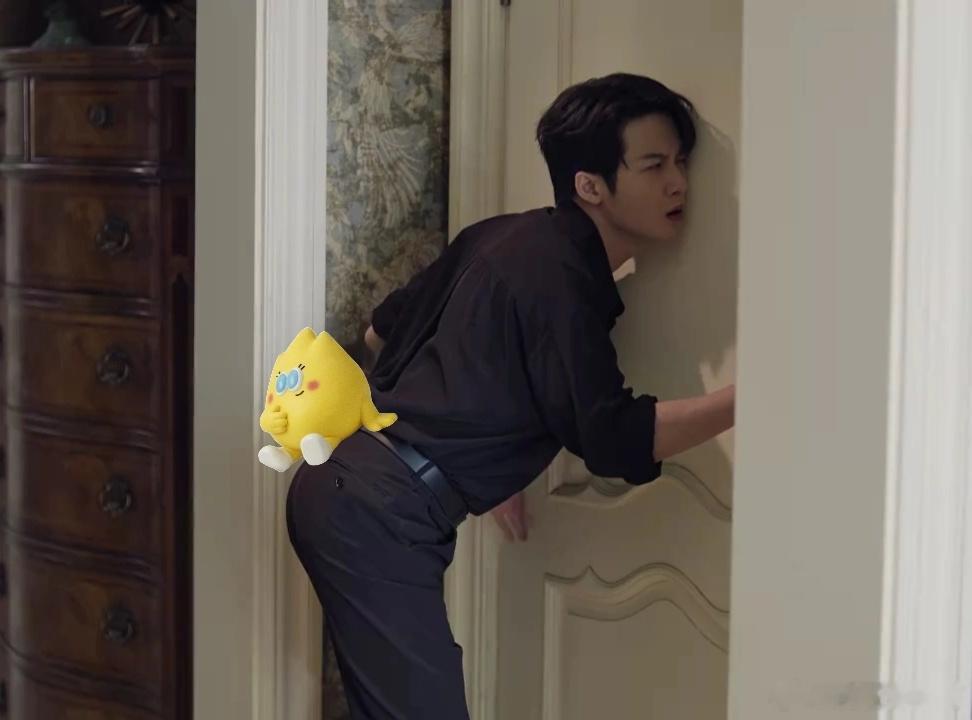 李亦非的屁股现在翘的可以顶起HooHoo 