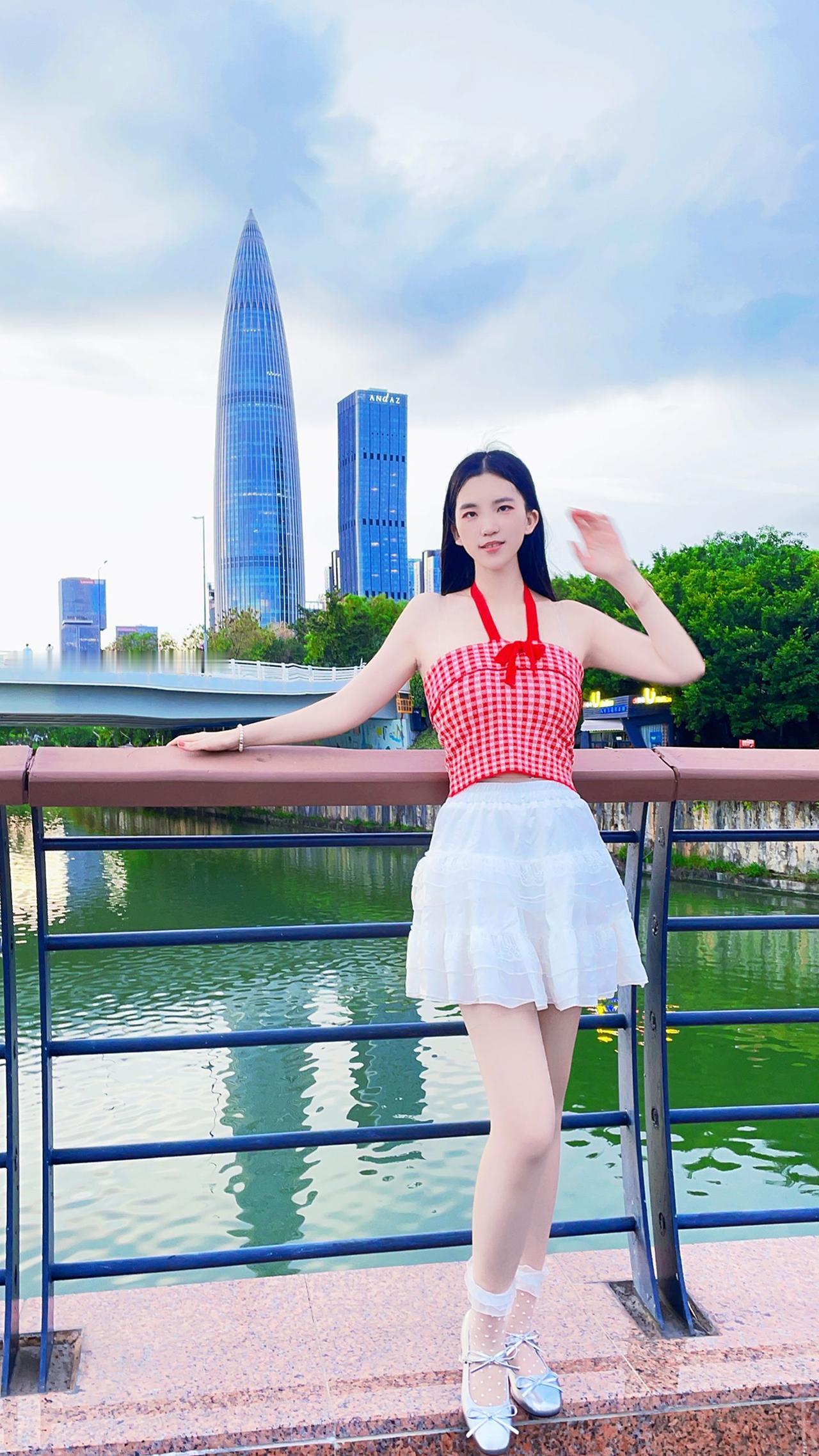 人生的路，走走停停是一种闲适，边走边看是一种优雅，边走边忘是一种豁达
美女 丝袜