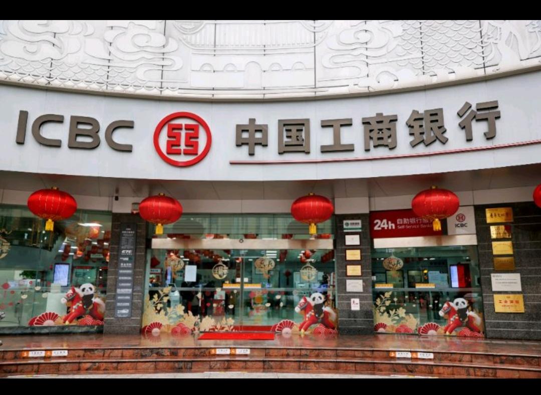 别再跟风买黄金了！
 
工行表哥：真正的底还没到！
 
我表哥在工行上班快十年，