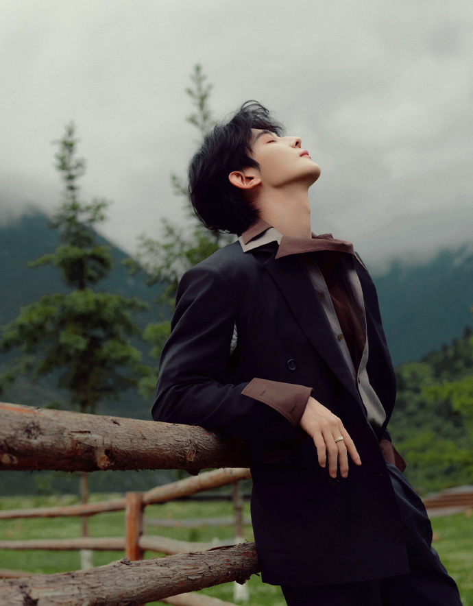 夏之光夏之光瘦成纸片了夏之光怎么瘦成纸片了 没有想到夏之光瘦成纸片了，虽然很瘦但