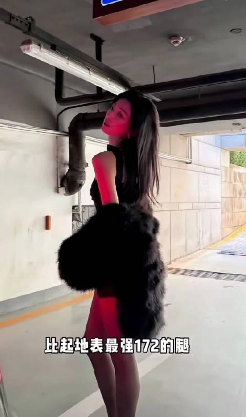 两位都是很优秀的女演员！舒展松弛的高级脸与氛围感美女，网友评价这种独特气质与“不