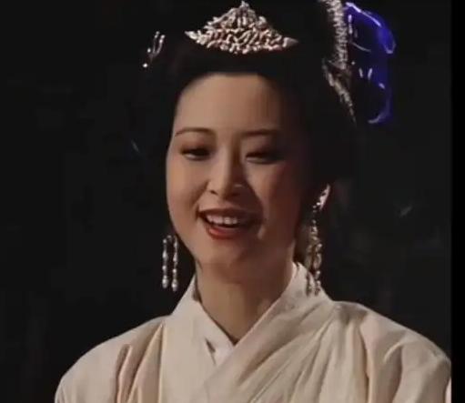 真是沧海遗珠，这才是老版《三国演义》中的第一美女呀。风韵和姿色赛过貂蝉，赛过小乔