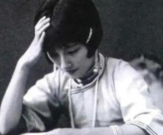 1926年10月3日，北京北海公园，一场婚礼让整个北平炸了锅。

新娘是陆小曼，