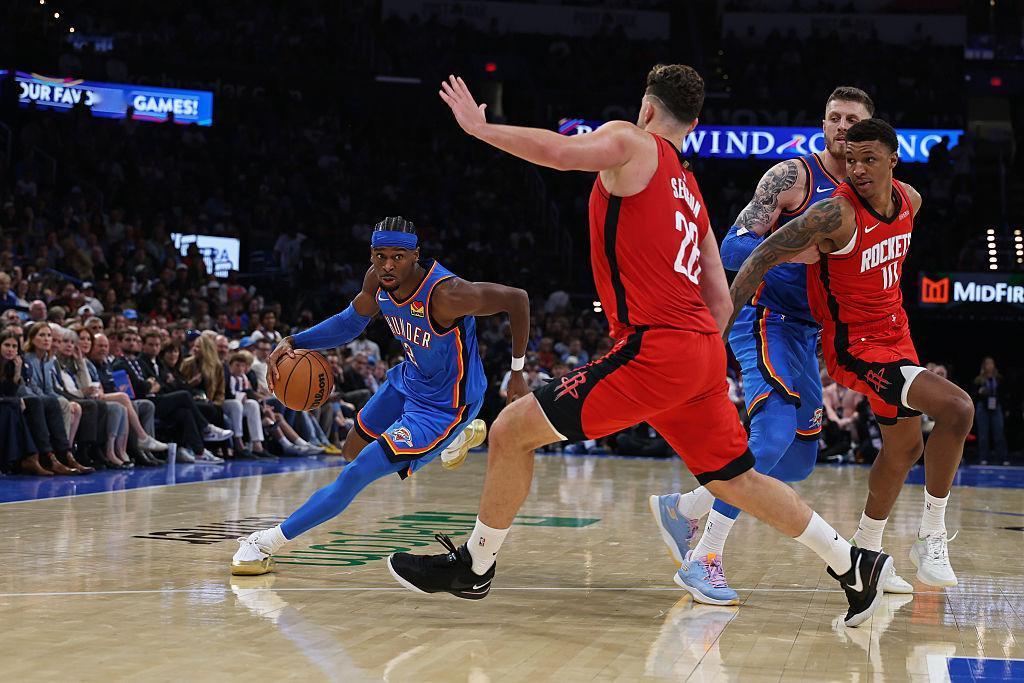 NBC与Peacock在周二重新播出NBA揭幕日比赛，带来了自2010年以来收视