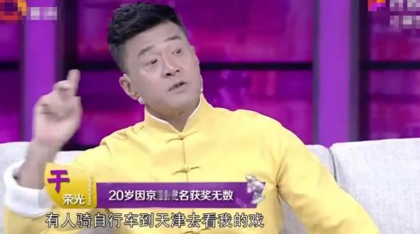于荣光怎么也想不通，结婚35年，钱我挣、饭我做，结婚35年无绯闻，对妻子宠爱有加