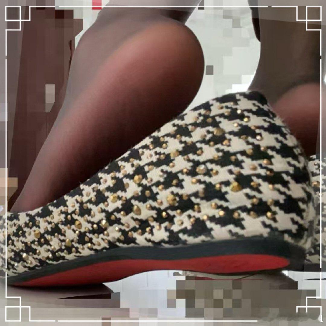 新买的鞋子 