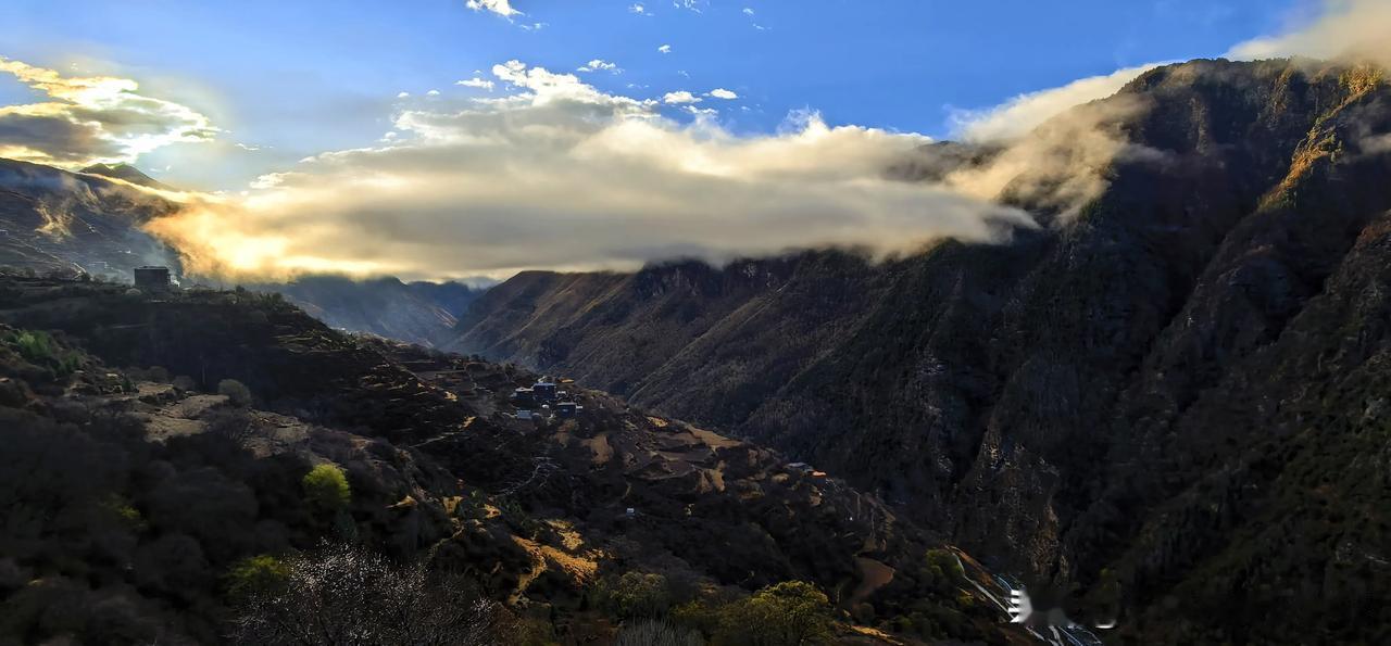 隐秘在川藏中线的神秘母系部落，风光壮美风俗迥异，一文告诉你怎么走怎么玩。

  