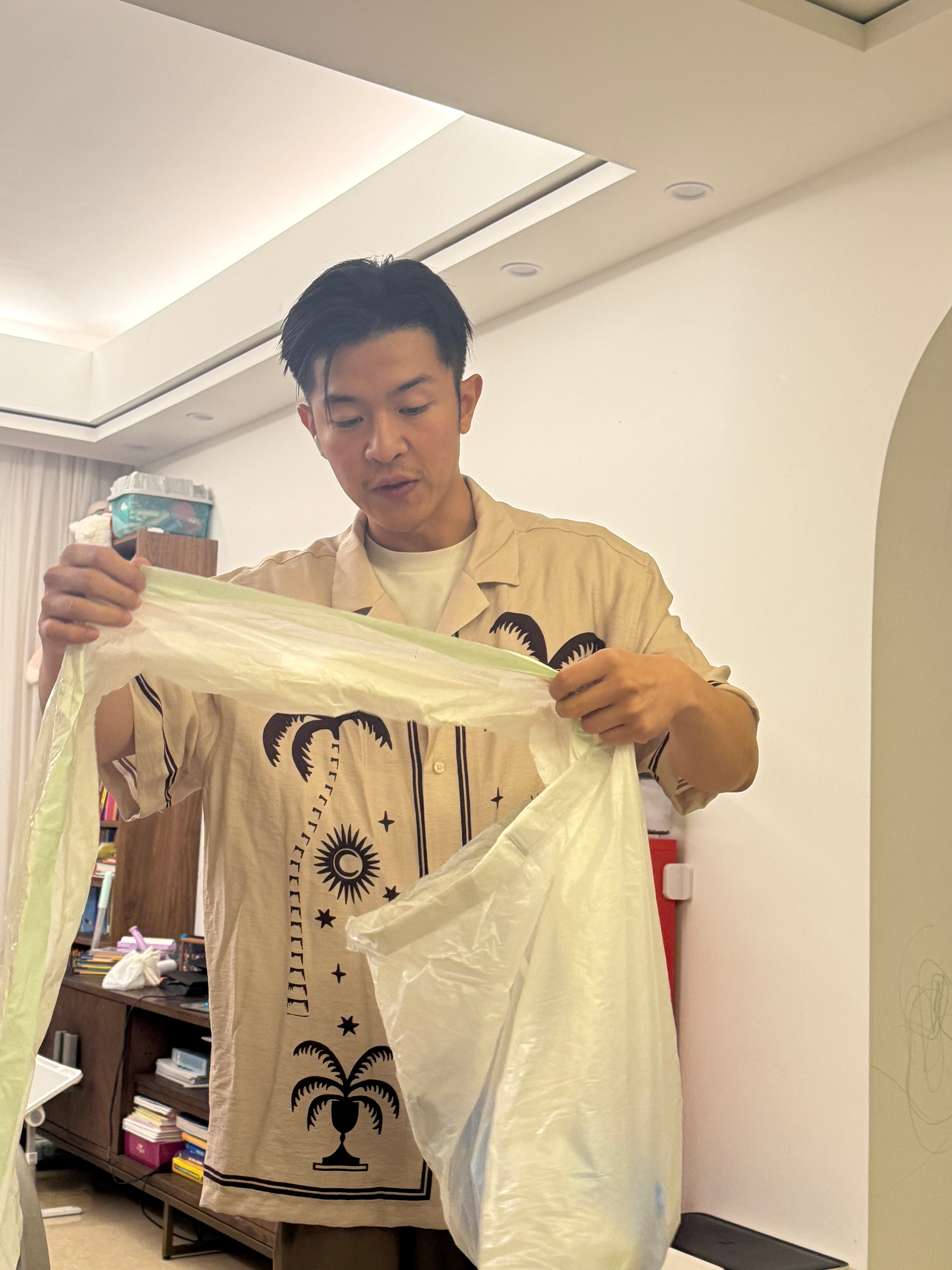 气到发疯那天在迪卡侬交代旅蛙买一个冲浪包，我们下水的时候可以用，结果哥没买我心想