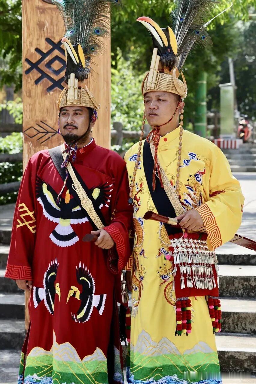 青岛大姐彻底被目瑙纵歌洗脑啦
 
这两天我算是被云南景颇族的目瑙纵歌狠狠圈粉了，