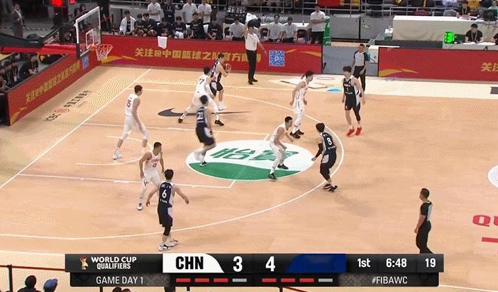 李贤重的9记三分，只有一个是有球进攻打进的。1post split无球掩护转换掩