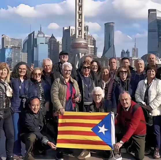 最近网上有件事闹得挺大，相信不少人都刷到了。一大批印度游客组团来国内各地玩，谁想