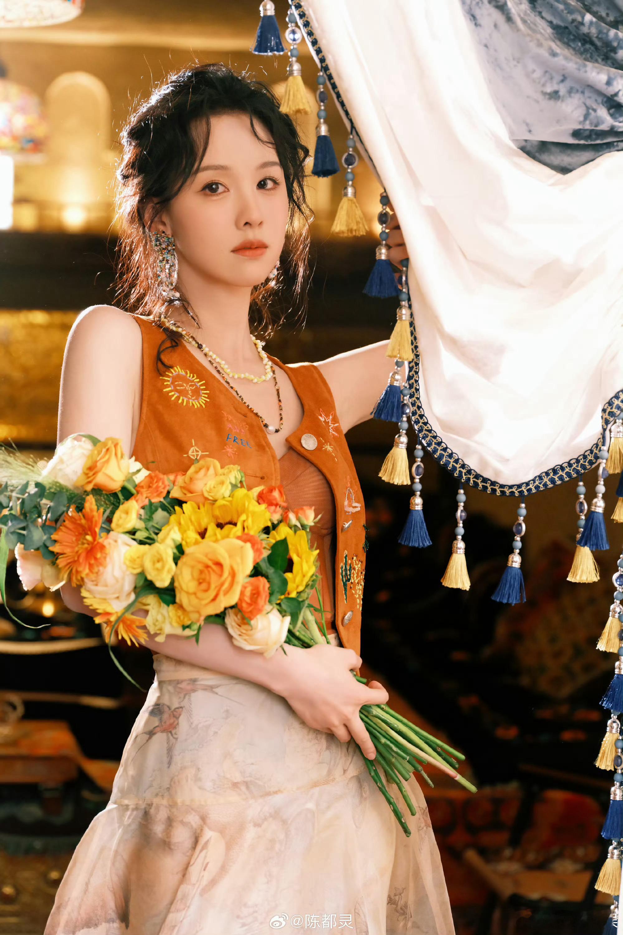 陈都灵晒庆生照陈都灵晒生日写真陈都灵晒生日写真，好看，[太开心][太开心] ​​
