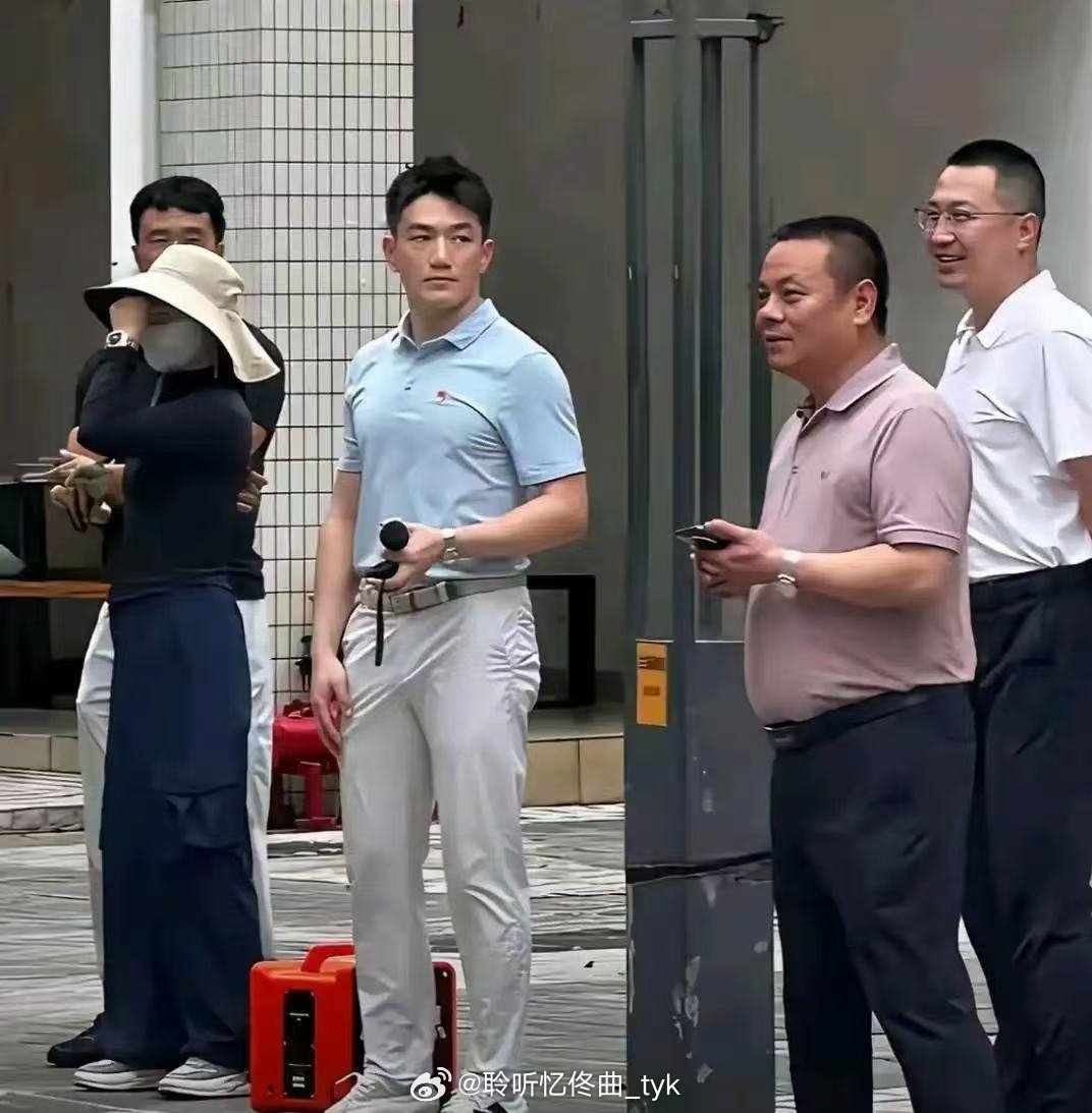 偶遇张馨予的老公，也没有那么帅。 