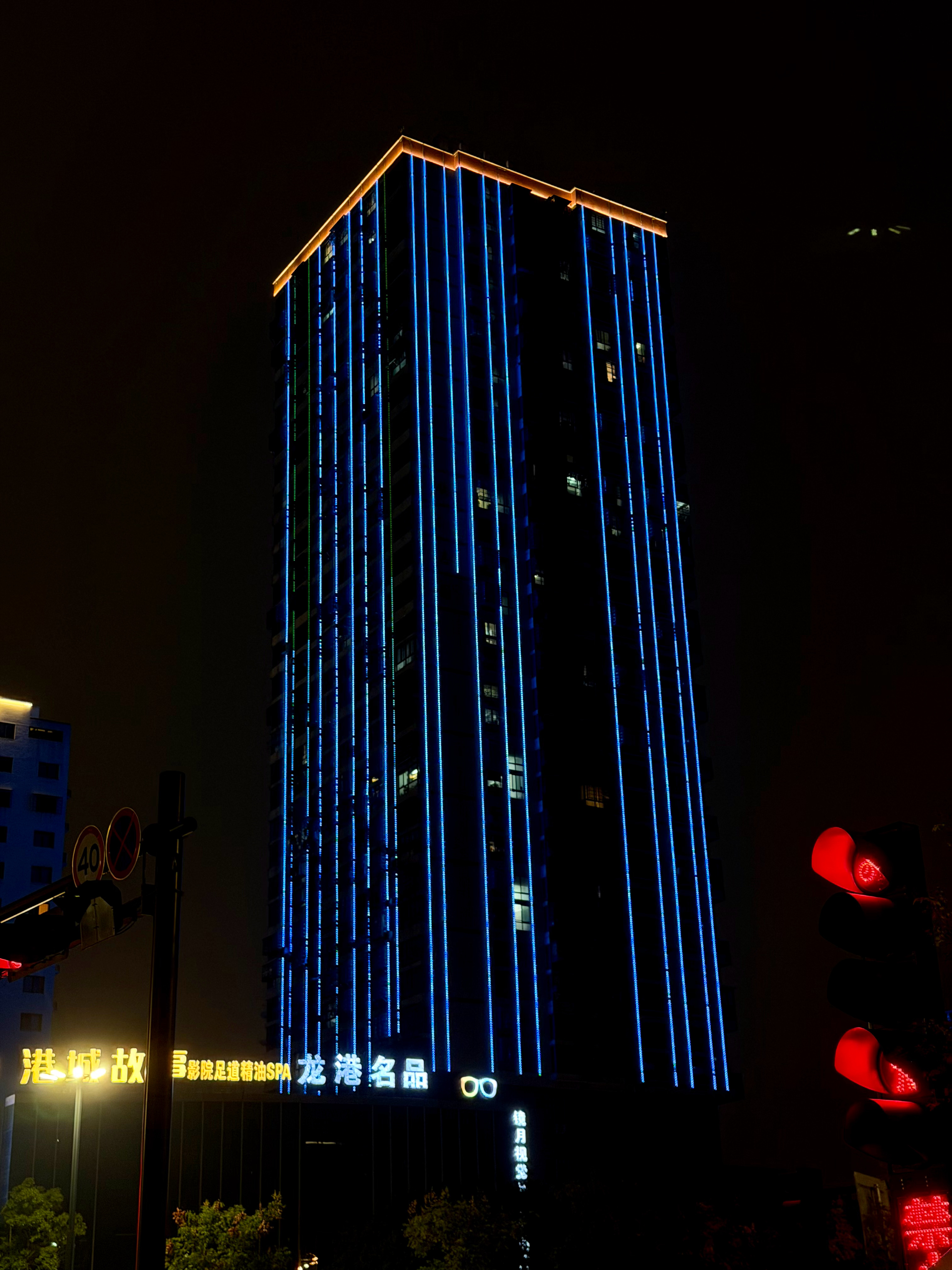 鳌江龙港还是太朴素了 一个萝卜一个坑，很土！去过这么多酒馆夜店，很少听到有说唱音