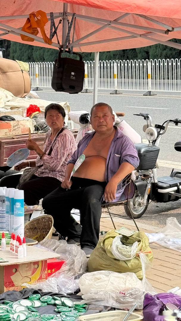 大腹便便，幸福夫妻 