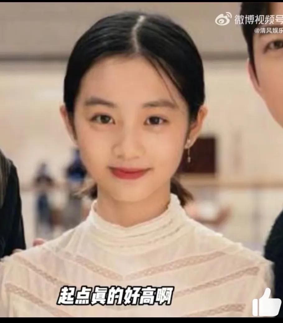 标题：《黄多多：撕碎“星二代”人设，在舆论深海里游成“人鱼标本”》

——当17