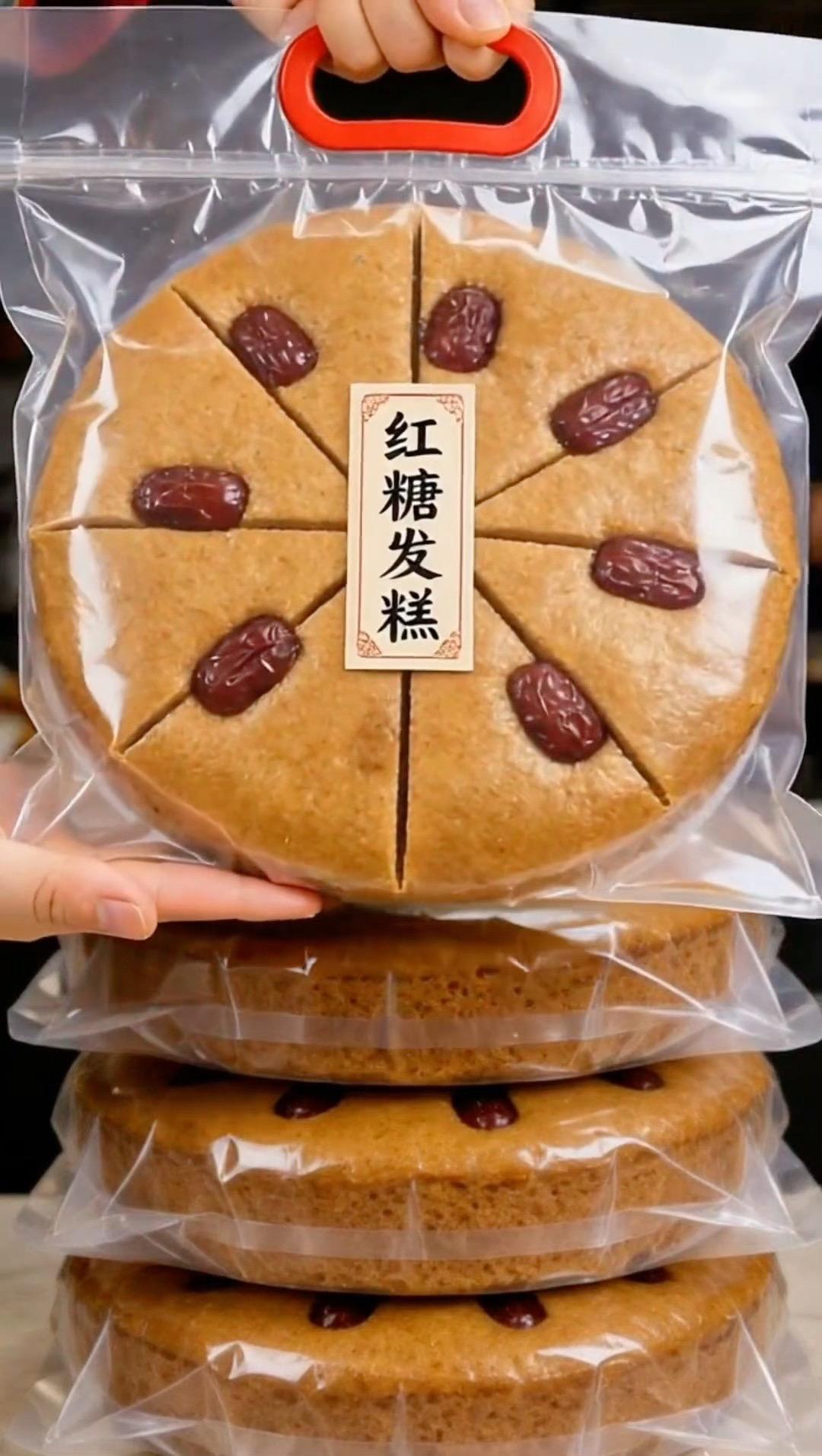 宝子们！新年餐桌必备这款红糖发糕！上锅一蒸，几分钟就能get热气腾腾的...