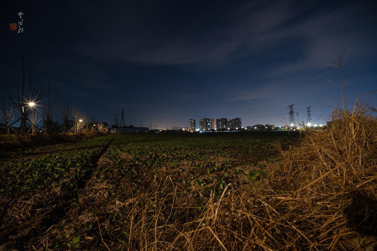 入了一颗富士口的奈斯9mmF2.8手动头，配合我的古董XT3，打算拍星野、银河用