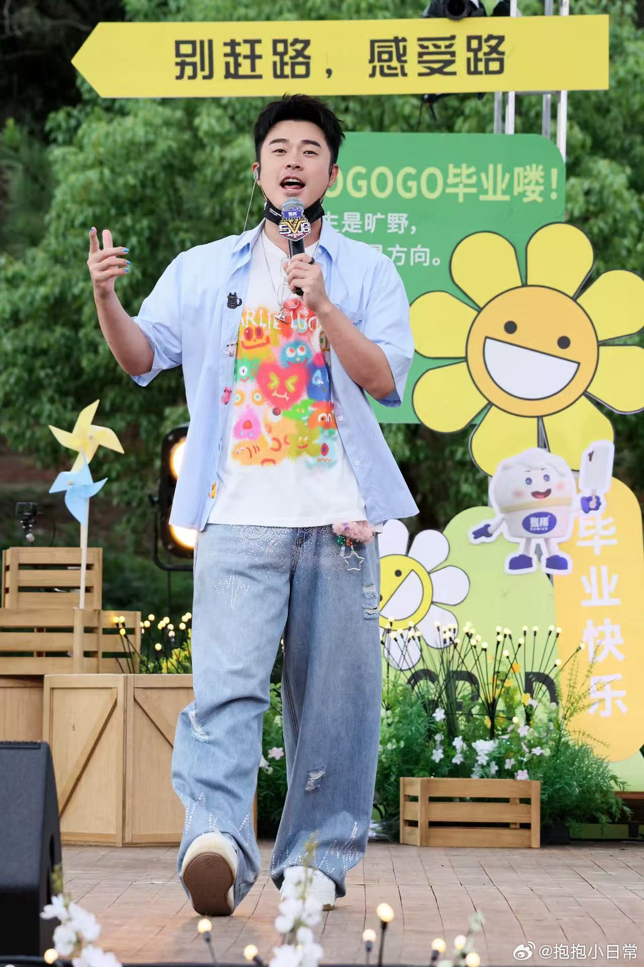 陈赫五哈团旅游吉祥物陈赫让鹿晗把他挂包上带走 看综艺互动真的被他幽默到，完美适配