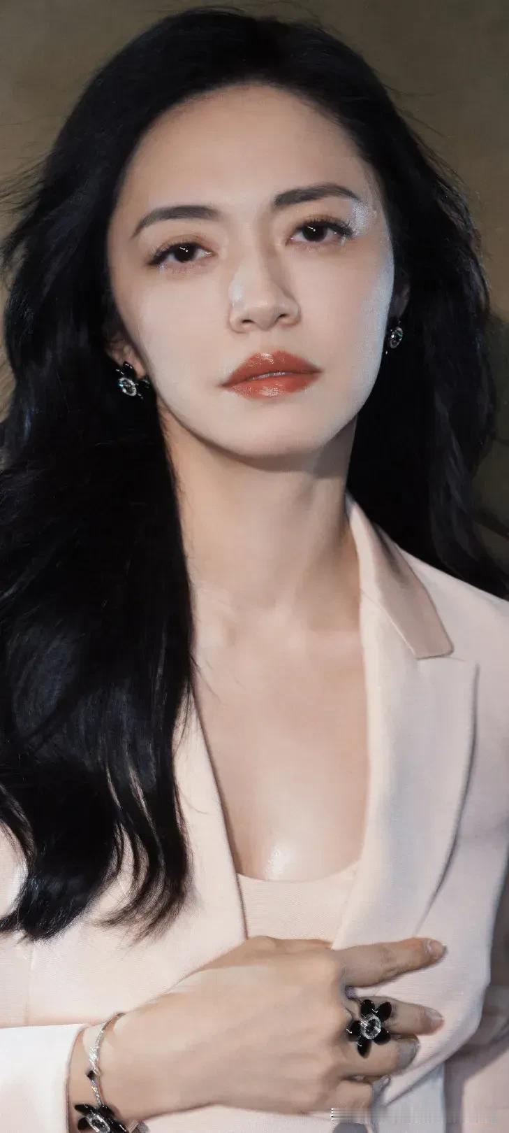 大嘴姚晨vs殷桃，两个气质好