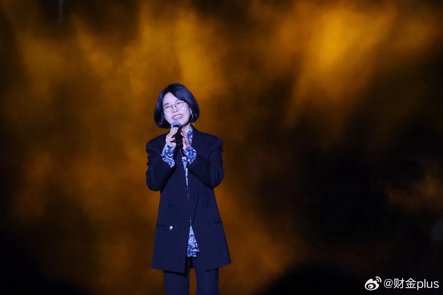 最近爱上了一个老奶奶。从上周浏览了韩韩女生顶级唱功名录，把我个人觉得好的都加入网