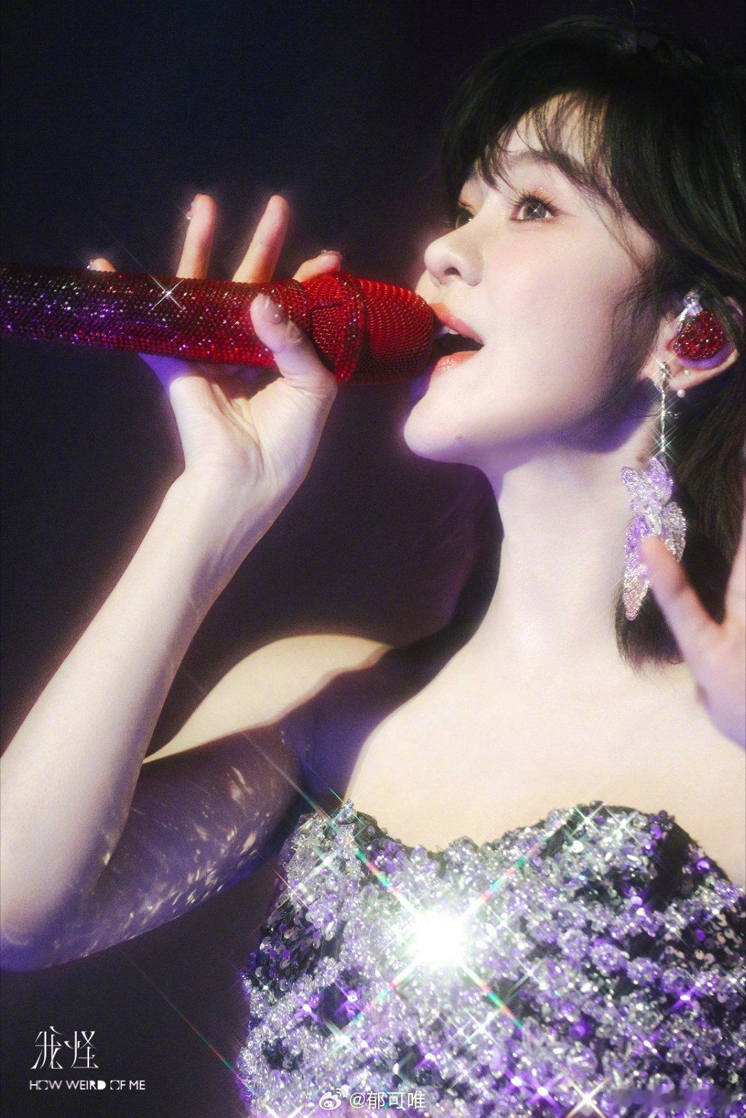 郁可唯钢丝球上长了个人姐姐的造型师得加鸡腿，这是自带闪光效果的魔法啊！ ​​​