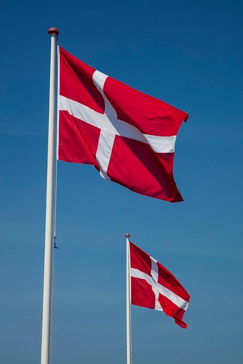 别看丹麦现在被美国威胁交出格陵兰岛这么可怜巴巴，其实丹麦人也不是什么好人。

丹