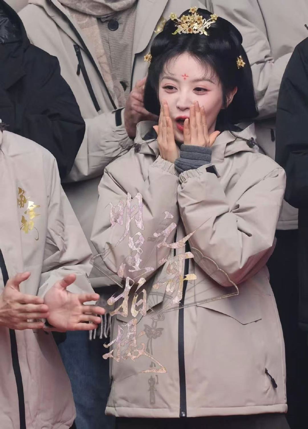 田曦薇嫁金钗造型路透嫁金钗田曦薇妆造 田曦薇嫁金钗造型路透，小田宝宝好美！ 