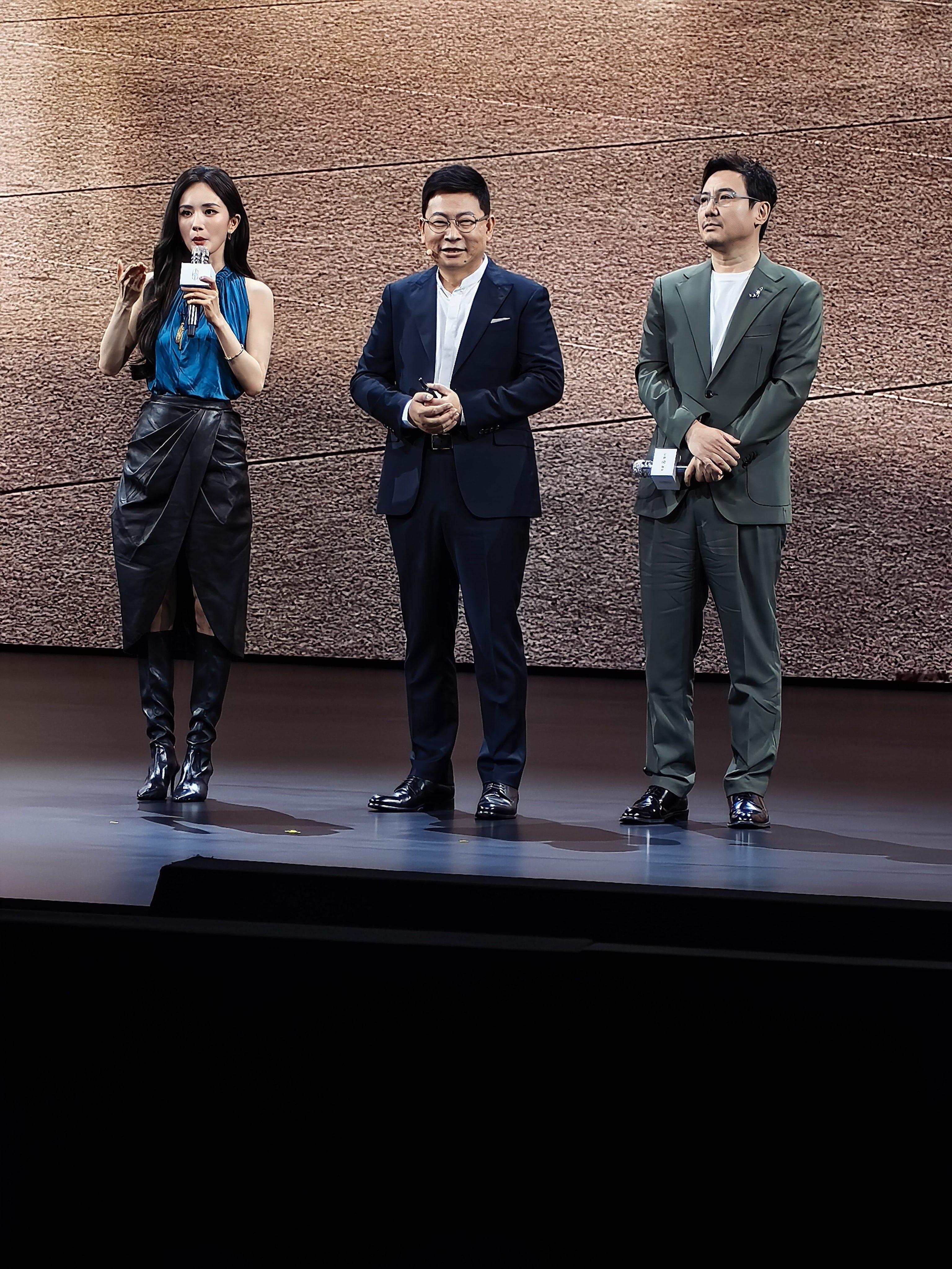 余总确实也是他们的粉丝鸿蒙智行发布会享界g9发布会