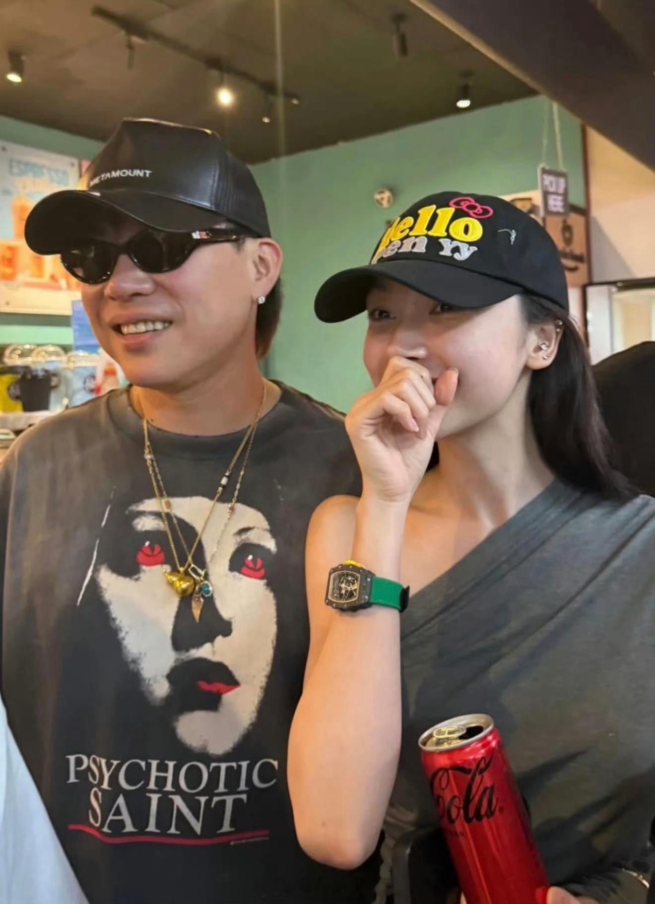 胡彦斌恋情曝光后被问幸福吗你看好这对吗 