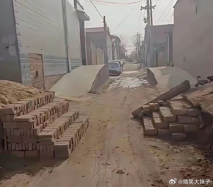 有没有一个合适的成语？形容一下这几户人家。 