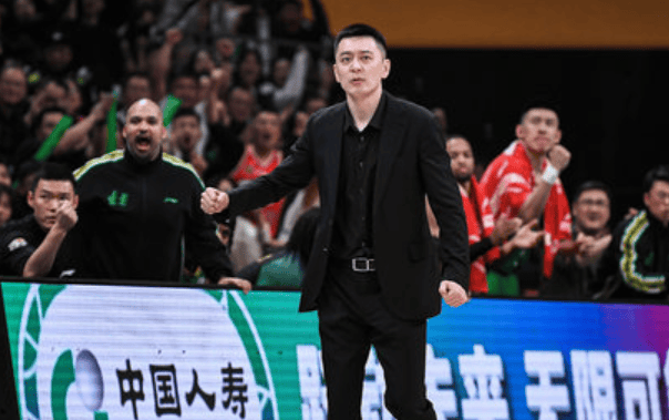 杨鸣：球队每个人对自己定位都很准确，大家不在乎出场时间