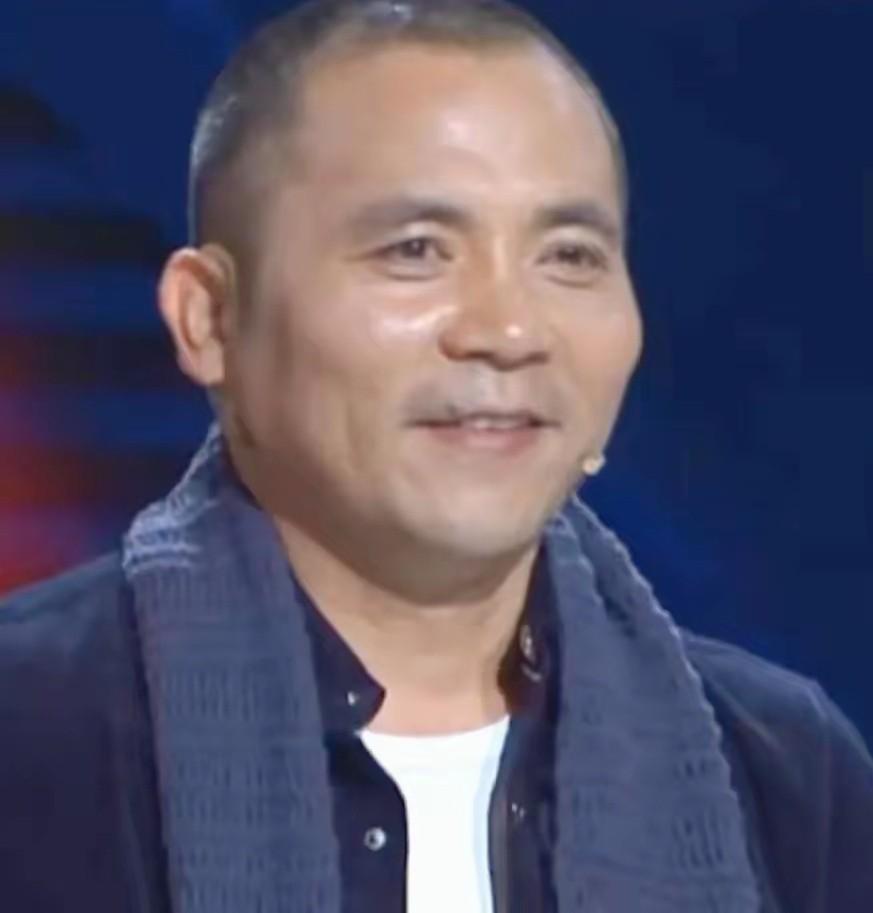 2012年，河南一名12岁贫困女孩，被校长收留免费读书，校长待她如亲生一般，谁知