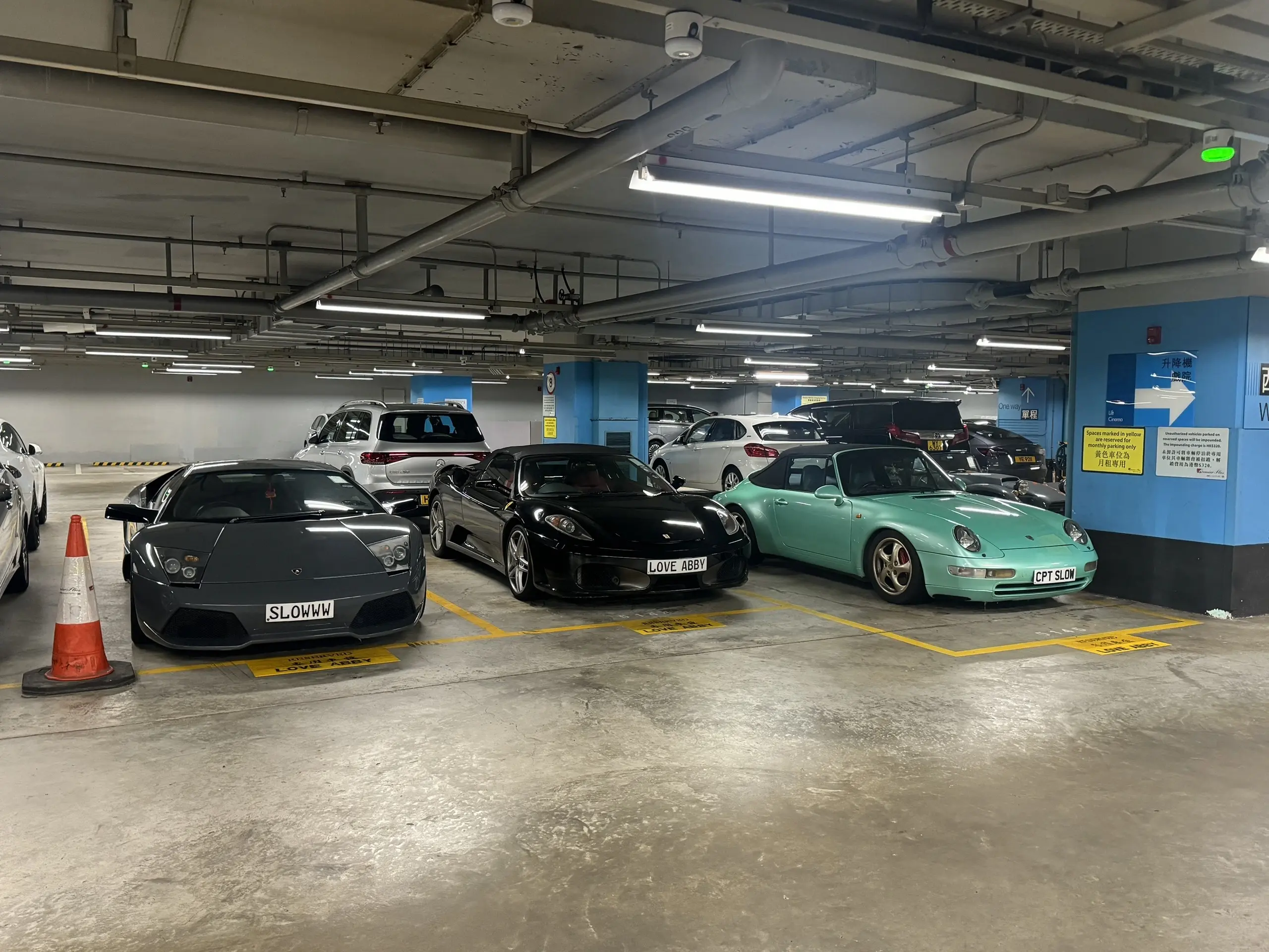 大隐隐于世的香港老牛马们。