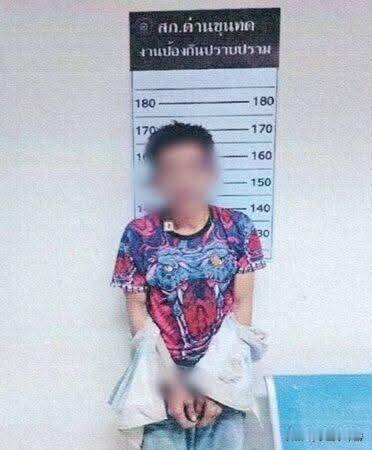 泰国呵叻府“购物消费”活动现场发生枪击！造成6人受伤，警方已抓获一名32岁男子。