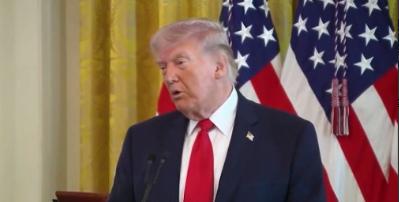 特朗普：拜登是个愚蠢总统

说白了，特朗普公开指责拜登是愚蠢总统，痛斥其向万里之