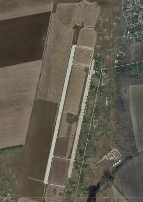 俄军在当地时间2月23号晚，从克里米亚塞瓦斯托波尔北部发射了2-4枚“锆石”高超