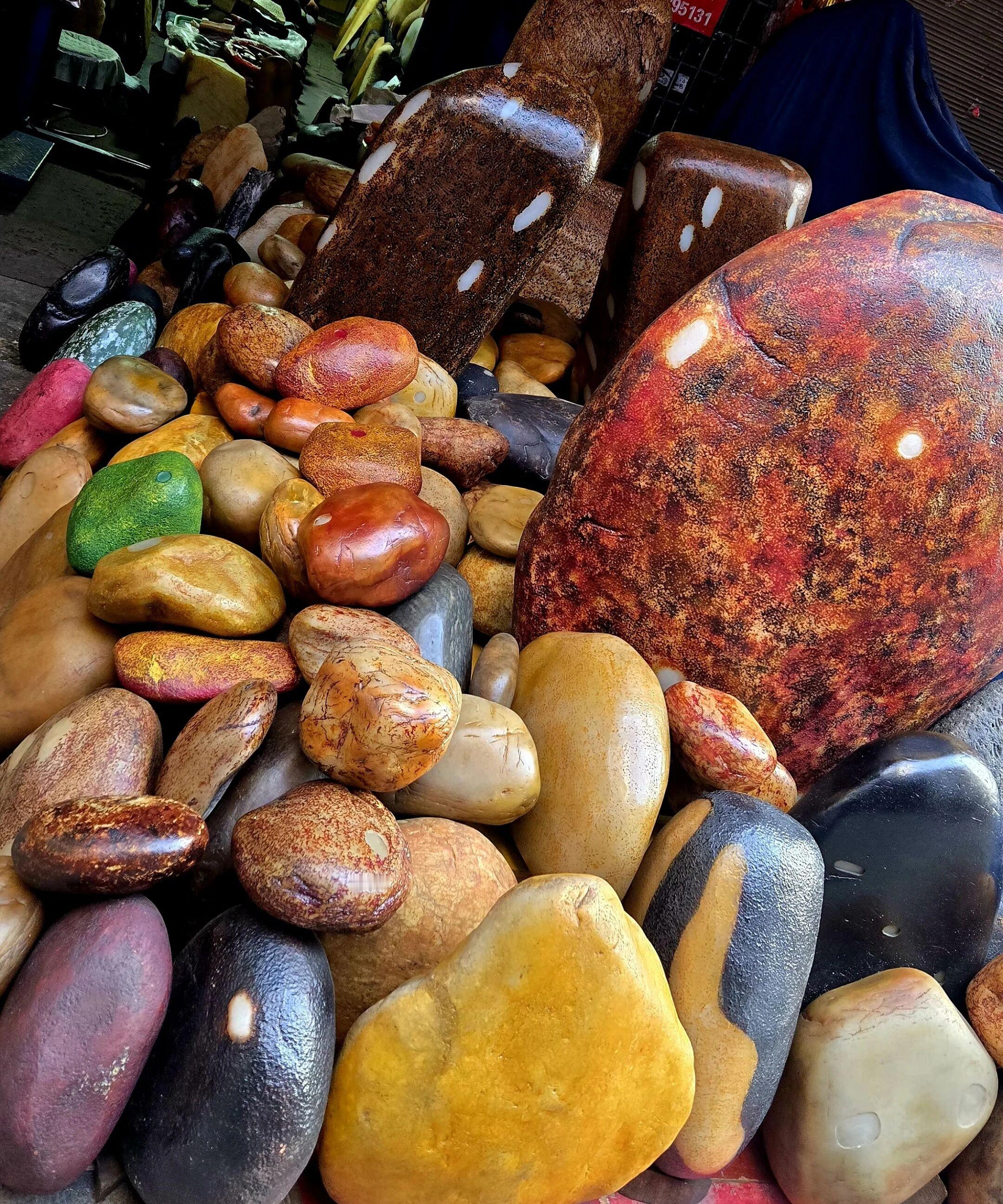 大前研一给出的忠告也颇为实用，如果转化到中国的语境之中，大概有四点：量入为出，减