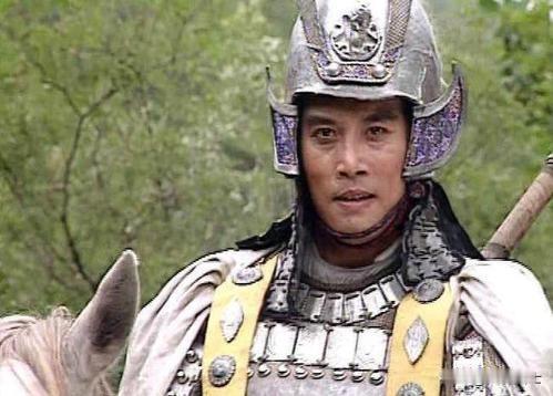 毛主席见到新出版《三国》删掉大量诗句，说这不行，要恢复！
      1953年