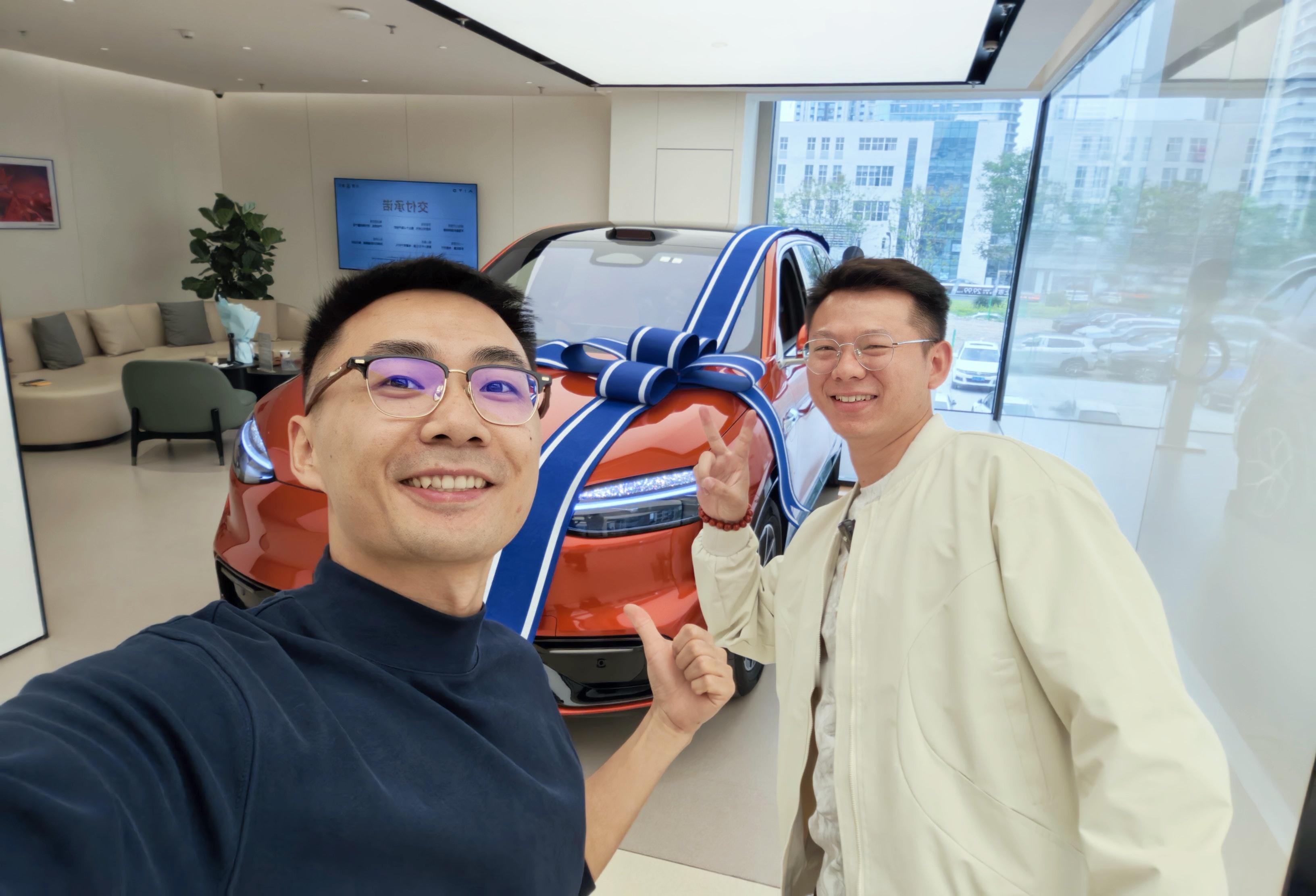 恭喜我超哥喜提问界 M6，骚橙色符合你的气质  