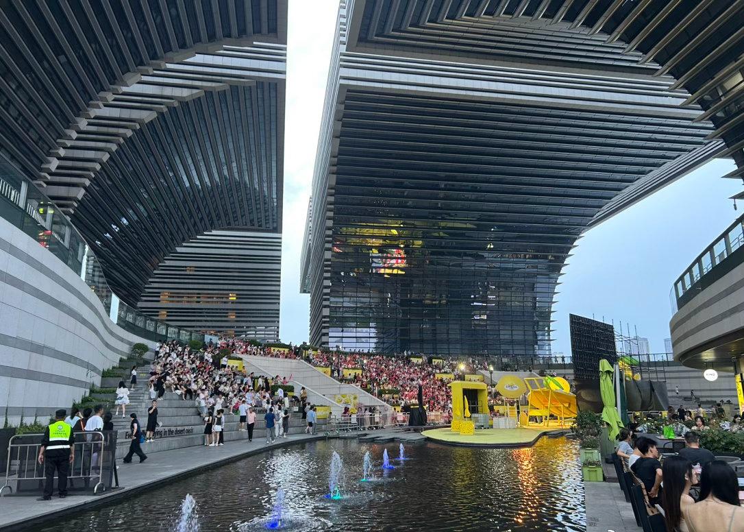 很长时间没有来文化广场了，这座常州城市的文化地标，集图书馆、美术馆、商业街区于一