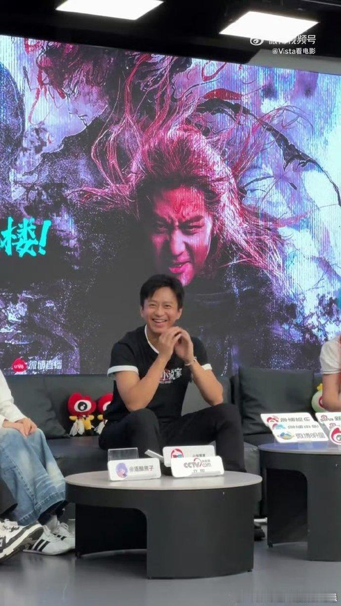 邓超这波冲我来的 谁是“天选互动人”？是我！邓超台上突然看向我，调侃我举牌用力到