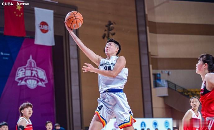 【张慈源签约新疆，又一大学生球员进军WCBA】据我爱女篮了解，湖南师范大学女篮主